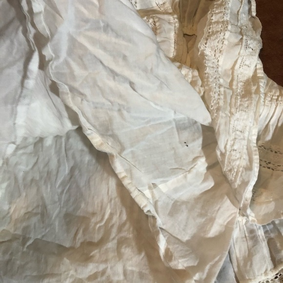 Aritzia Sunday Best skirt 
size 0 
Stretchy waist band fits lower waisted! - Picture 4 of 6